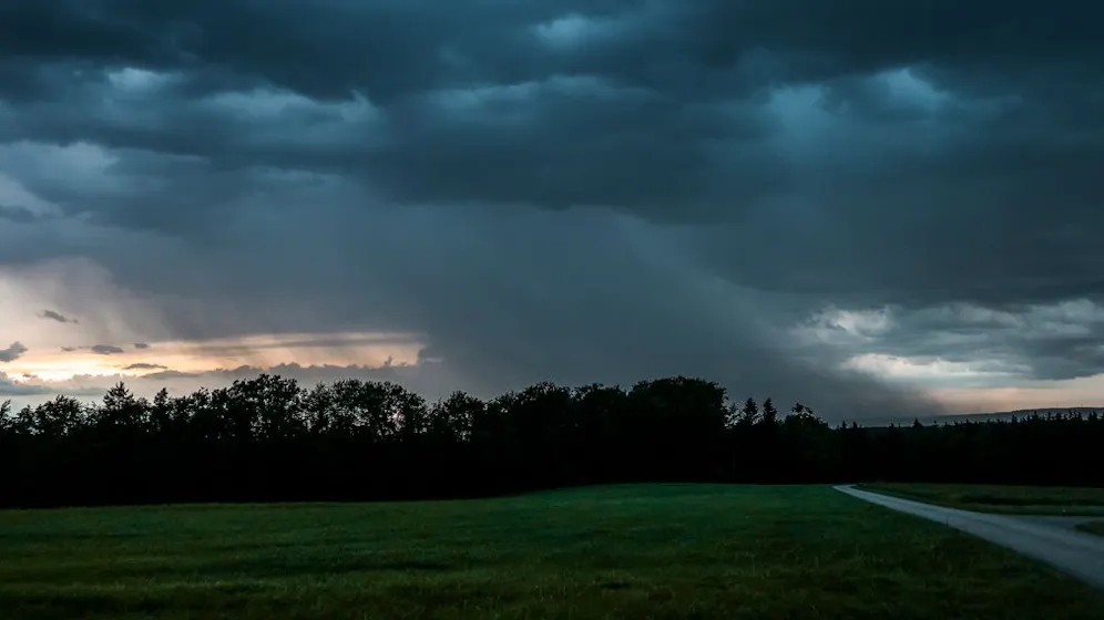 Heute.at - Gewitter steuern jetzt direkt auf Österreich zu