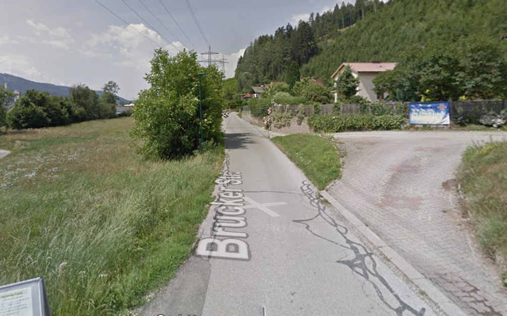 Die Polizei wollte den Biker auf der Brucker Straße kontrollieren.