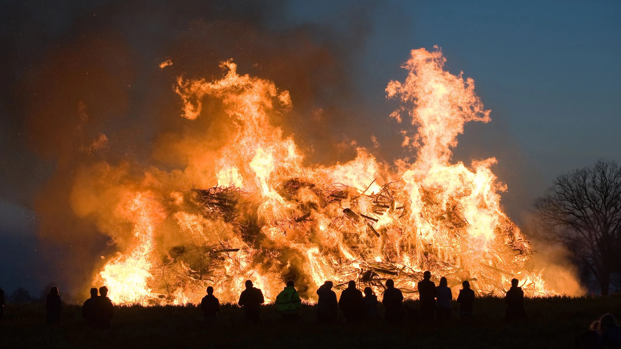 Bei einem Osterfeuer in Groß St. Florian kam es zu einem Zwischenfall.