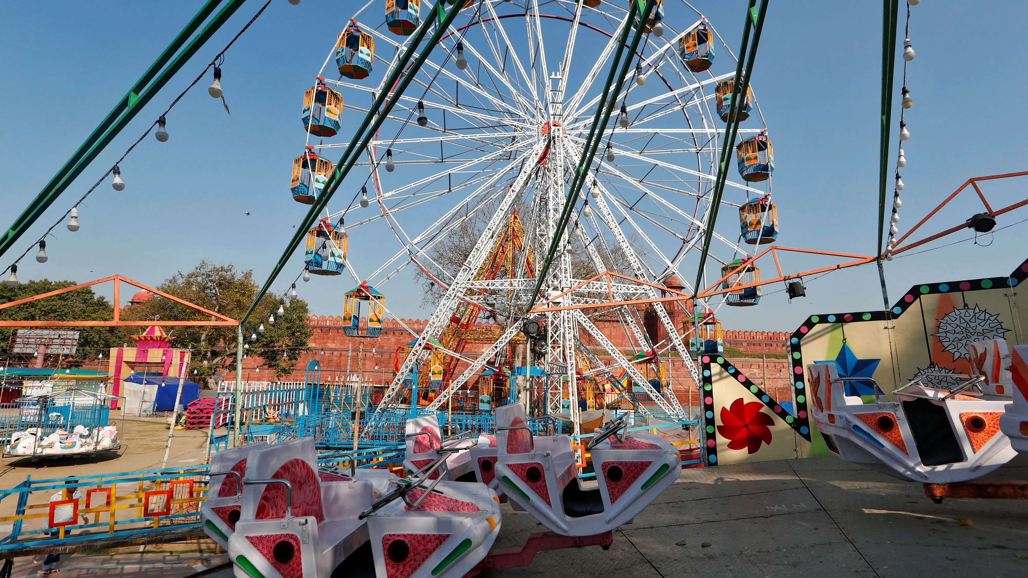 Heute.at - Riesenrad stürzt ein: 30 Verletzte