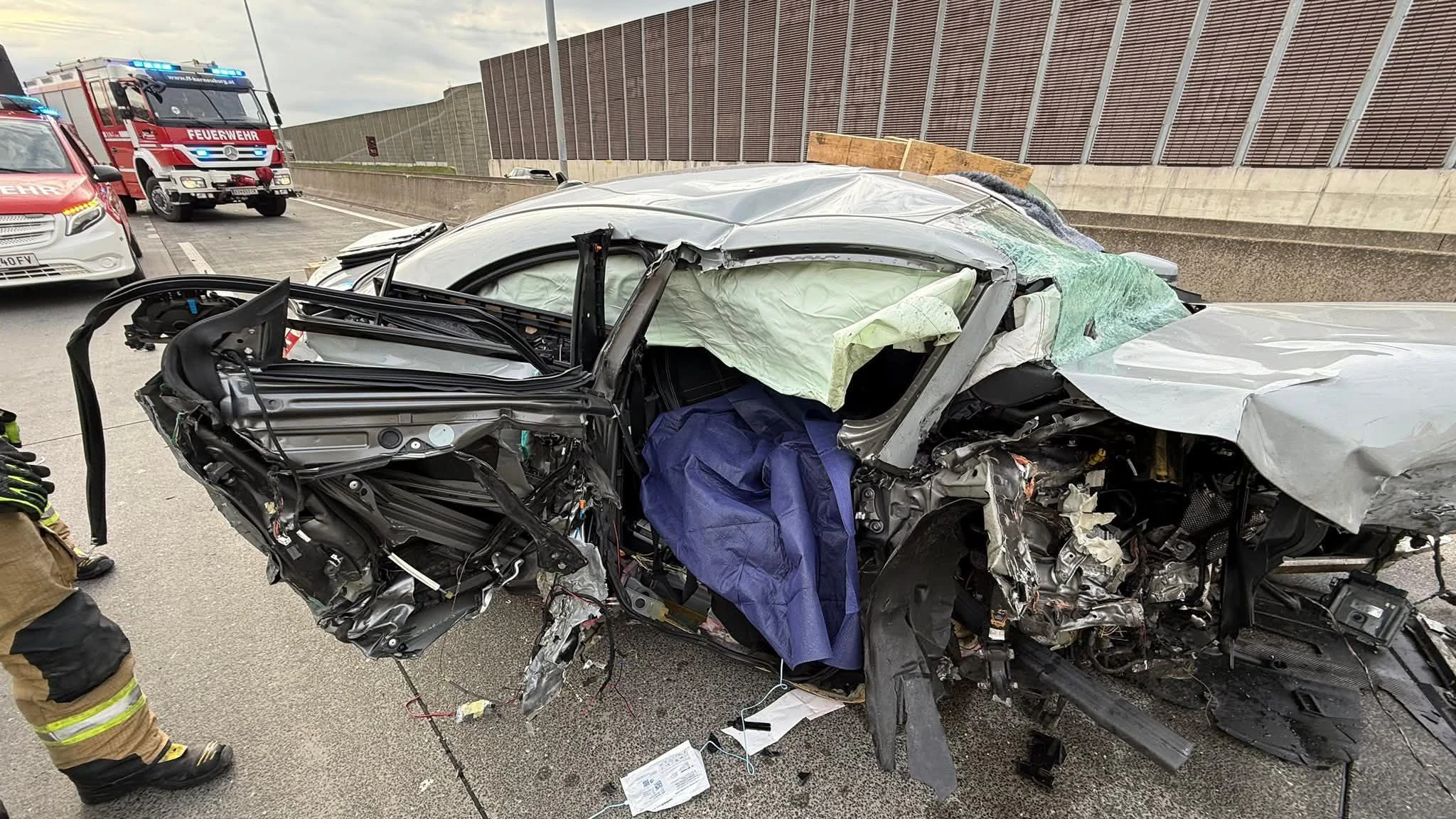 Heute.at - Beifahrerin (17) tot – so kam es zum Horror-Crash