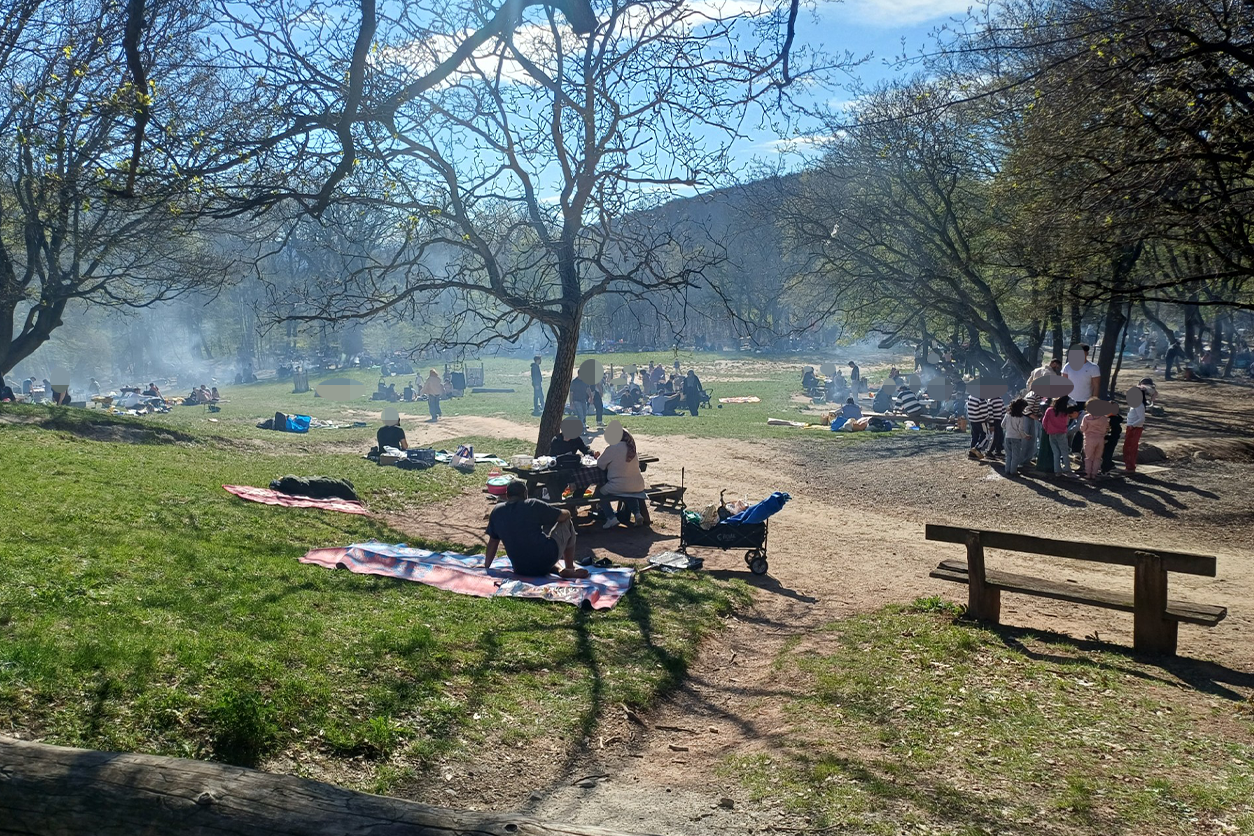 Am Ostersonntag wurde an der Steinbruchwiese ordentlich gegrillt-