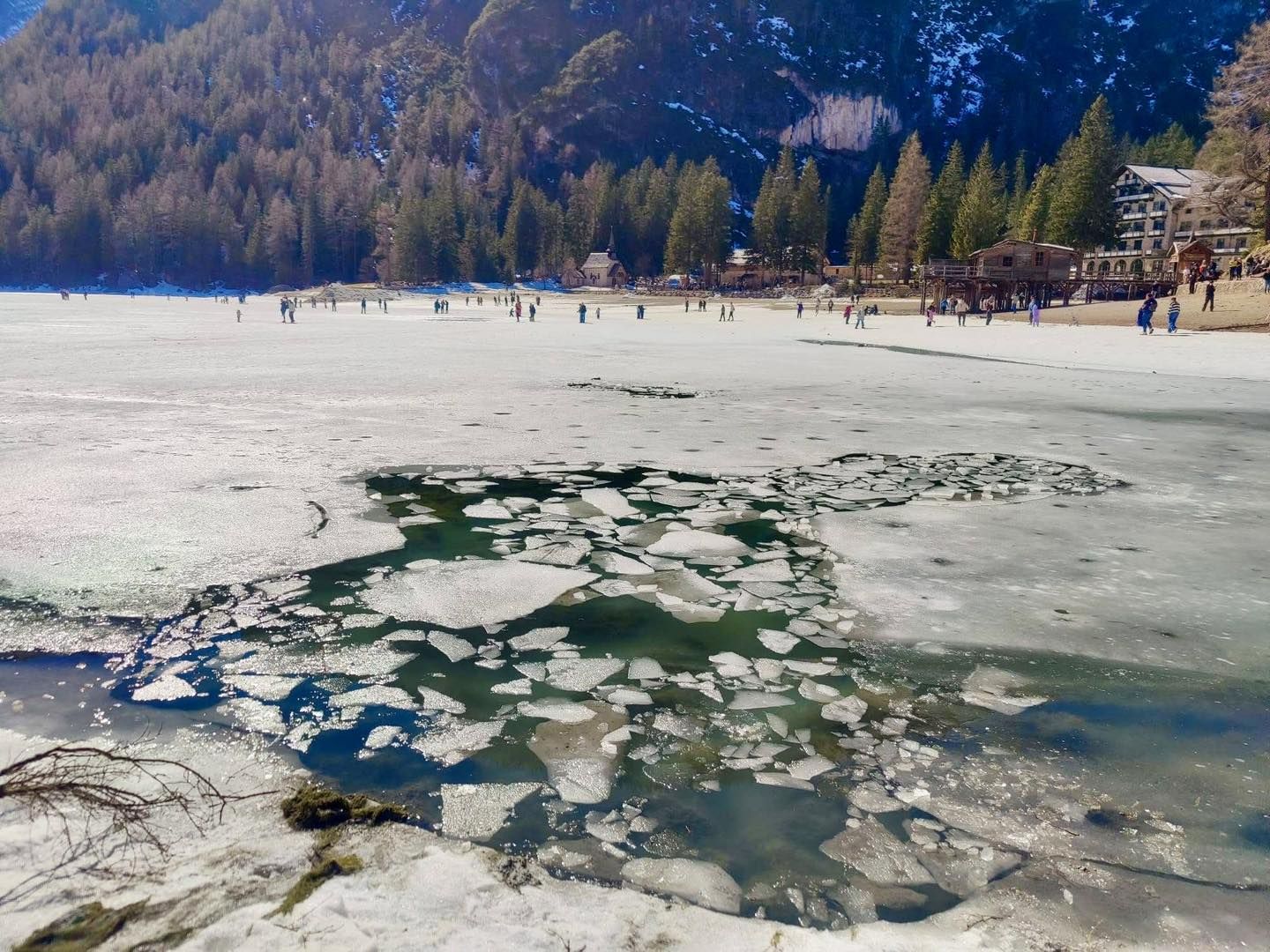 Der Pragser Wildsee in Südtirol ist ein geschütztes Naturdenkmal
