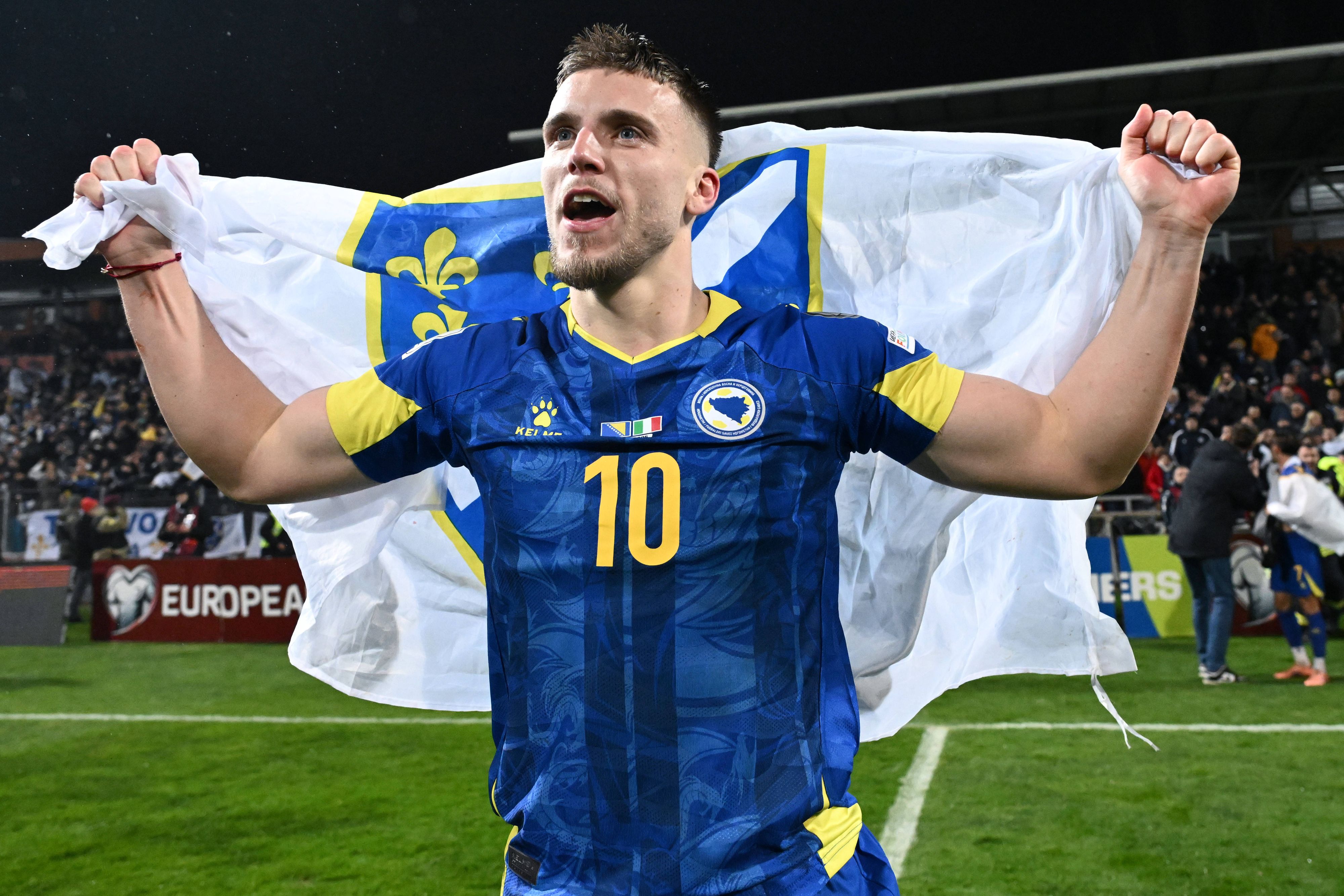 Demirovic wird bald eine gesalzene Getränkerechnung übernehmen, aber auch bei der WM spielen.