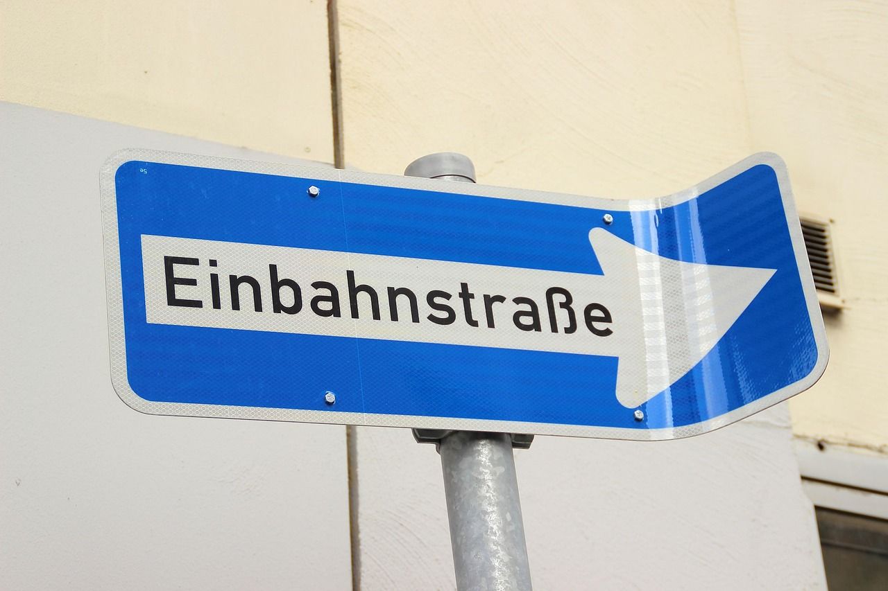 Verkehrsschild Einbahnstraße