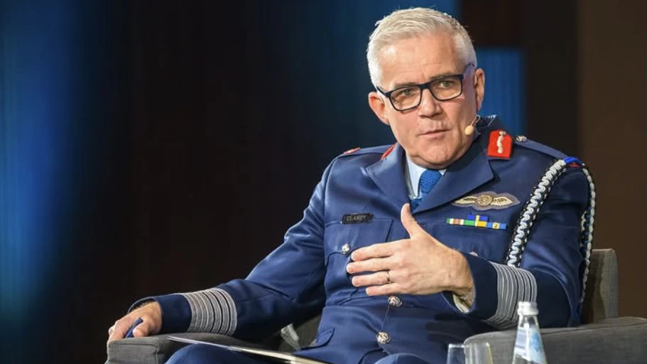 General Sean Clancy redet Klartext