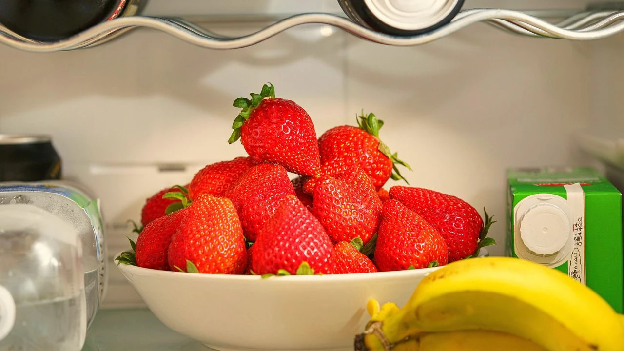 Heute.at - Erdbeeren in Salzwasser – was es wirklich bringt