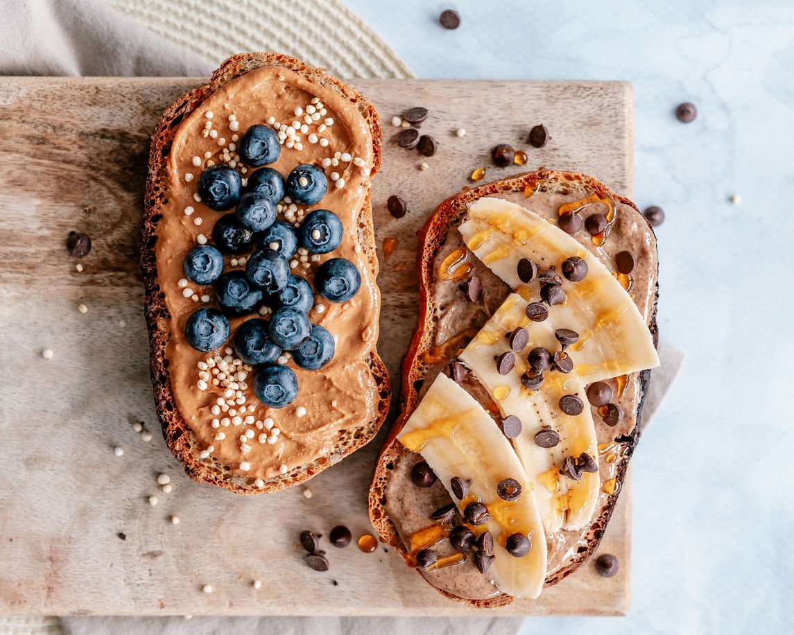 Erdnussbutter kann den Blutzucker stabilisieren und den Appetit bremsen - vorausgesetzt, man isst sie in Maßen!