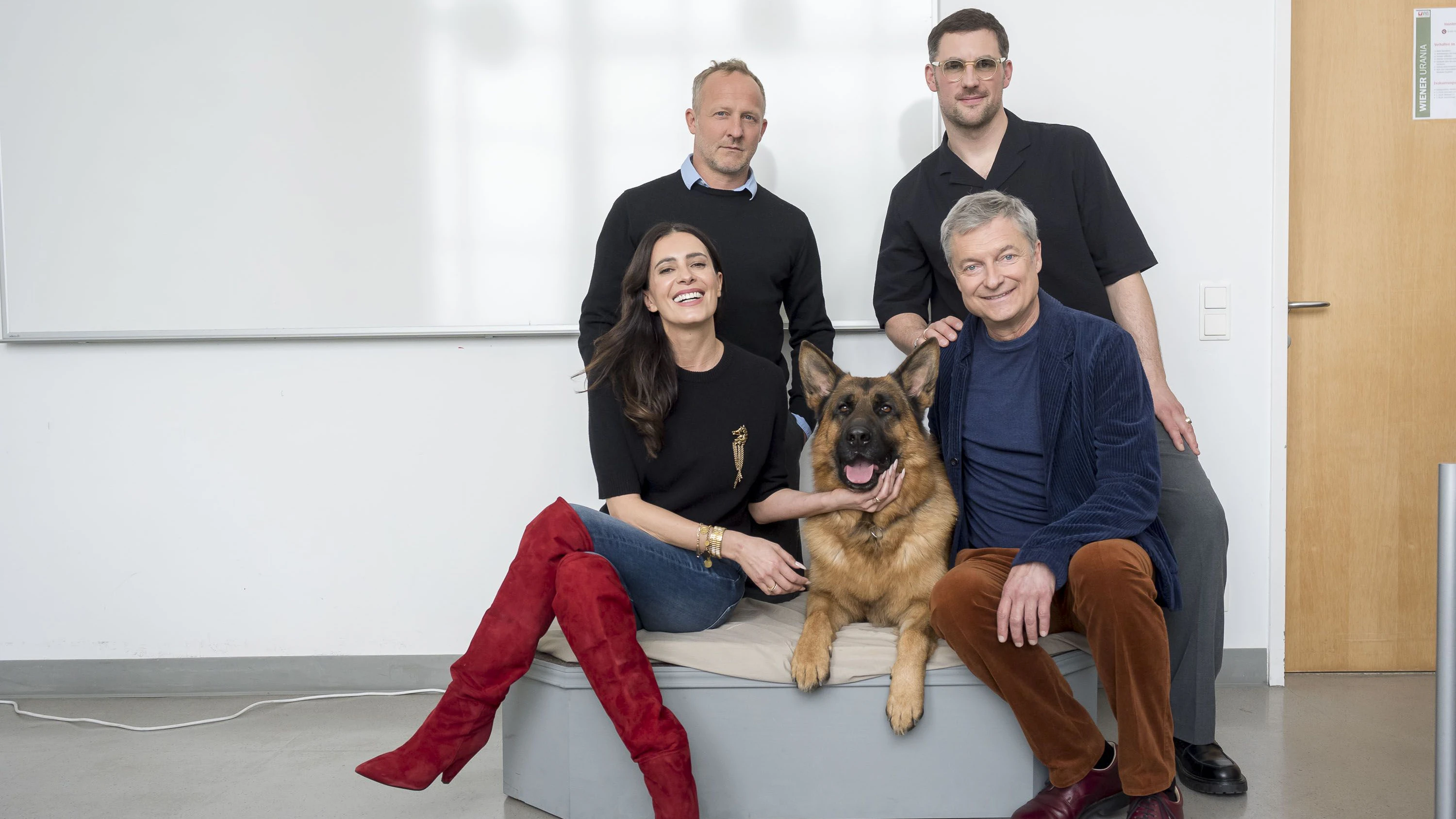 Das neue "Kommissar Rex"-Ermittlerteam tritt an: Maximilian Brückner und Ferdinand Seebacher (o.), Alfred Dorfer und Doris Golpashin (u.) (v.l.)