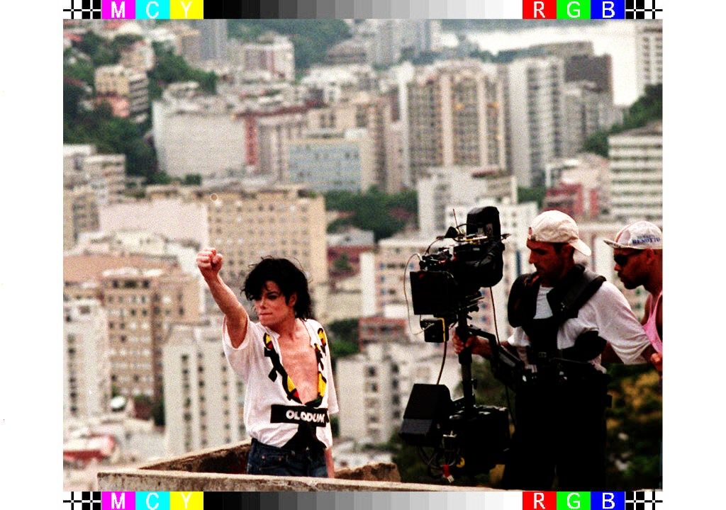 Im Vorfeld zu diesem Video soll es zum Missbrauch gekommen sein.