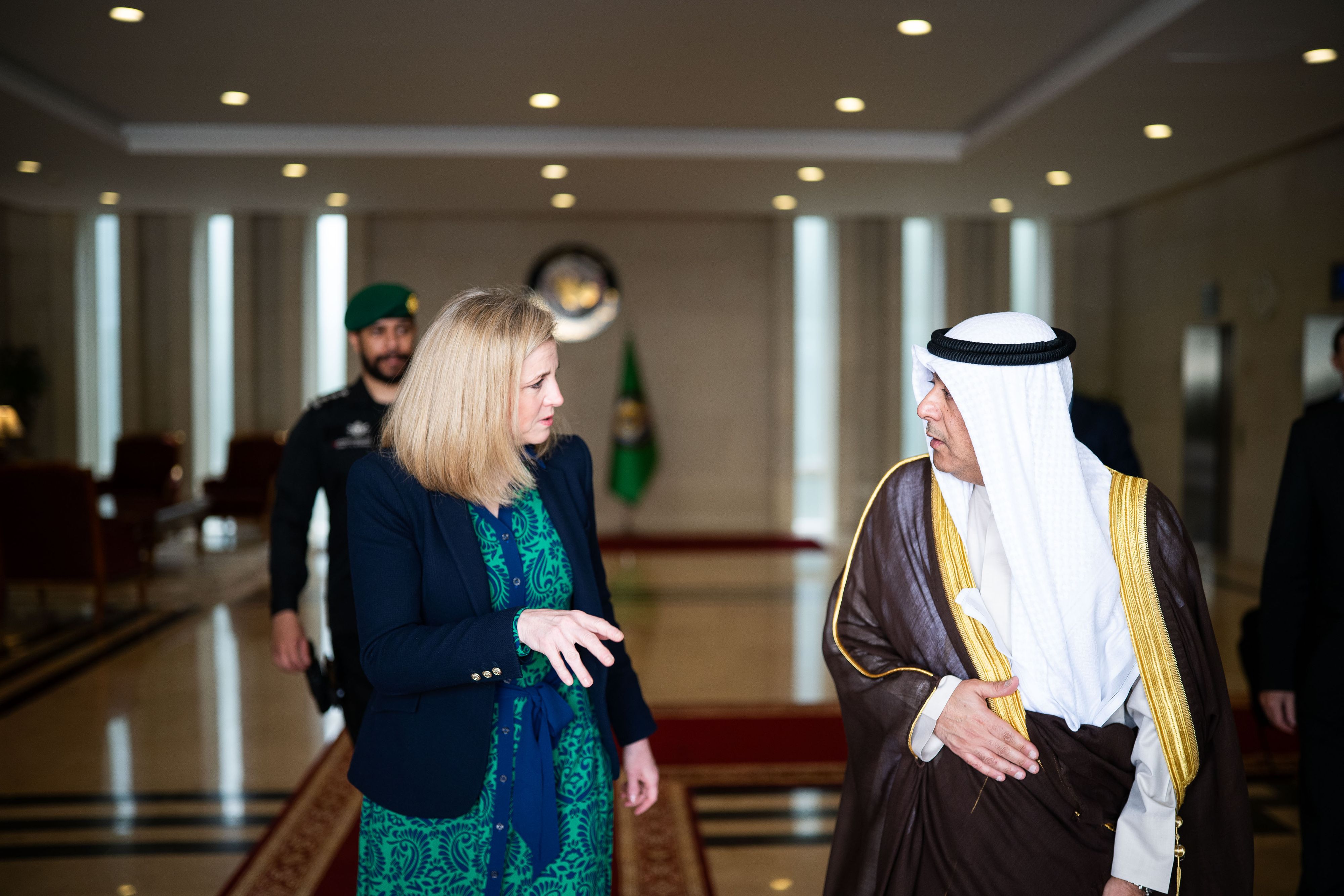 Am 7. April 2026 traf Außenministerin Beate Meinl-Reisinger den Generalsekretär des Golf-Kooperationsrat (GKR) Jassim Mohammed Al-Budaiwi in Riad.