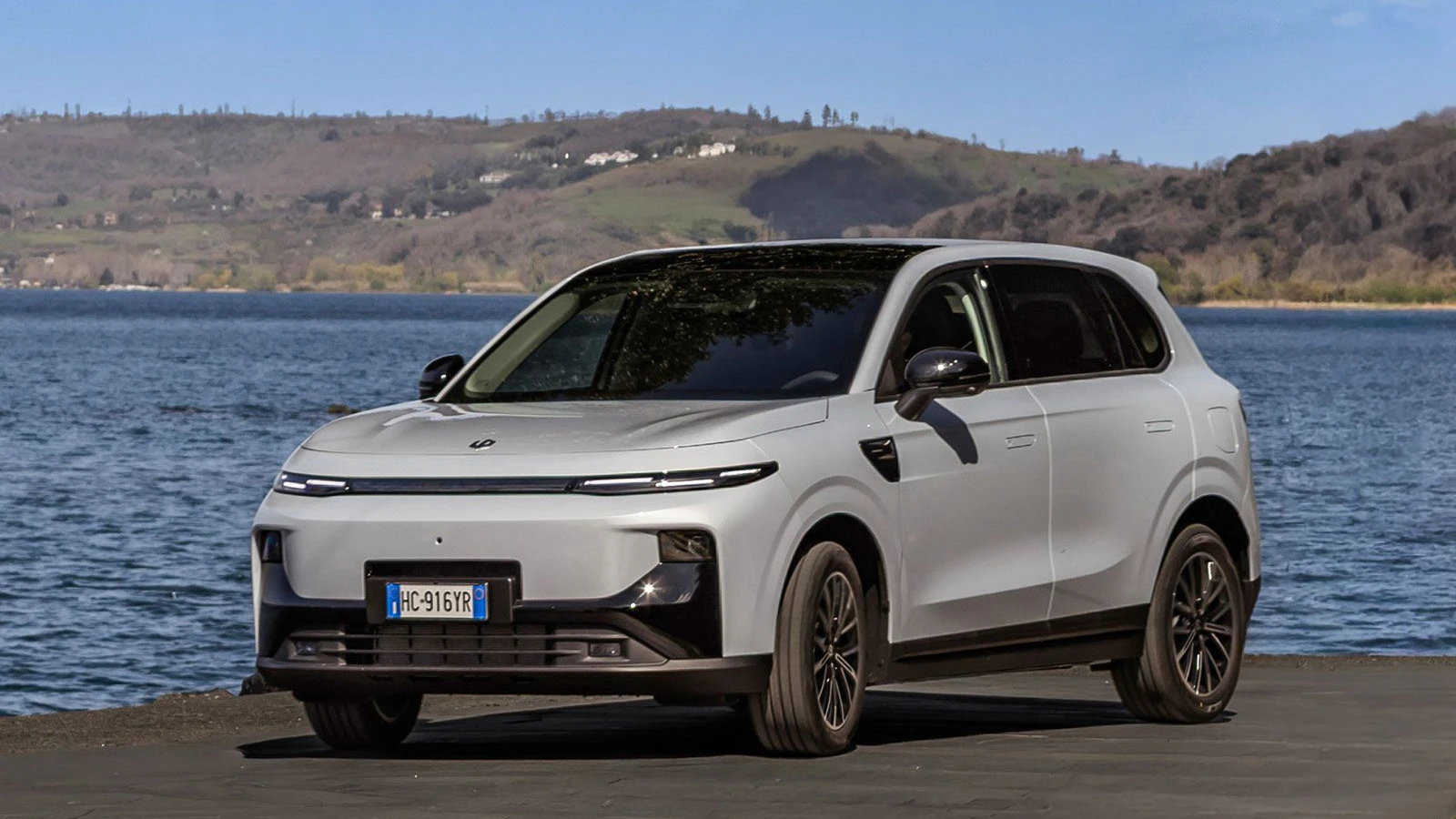 Die Gesamtreichweite beträgt bis zu 900 km.