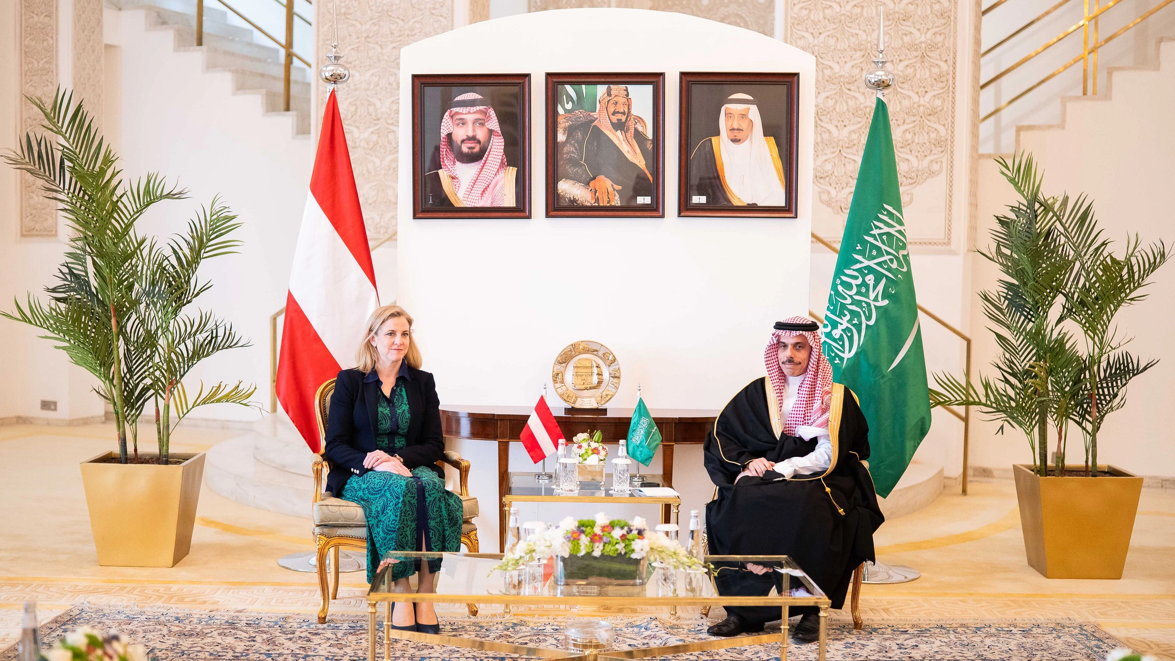 Heute.at - Meinl-Reisinger reist in Nahen Osten – Kritik im Gepäck