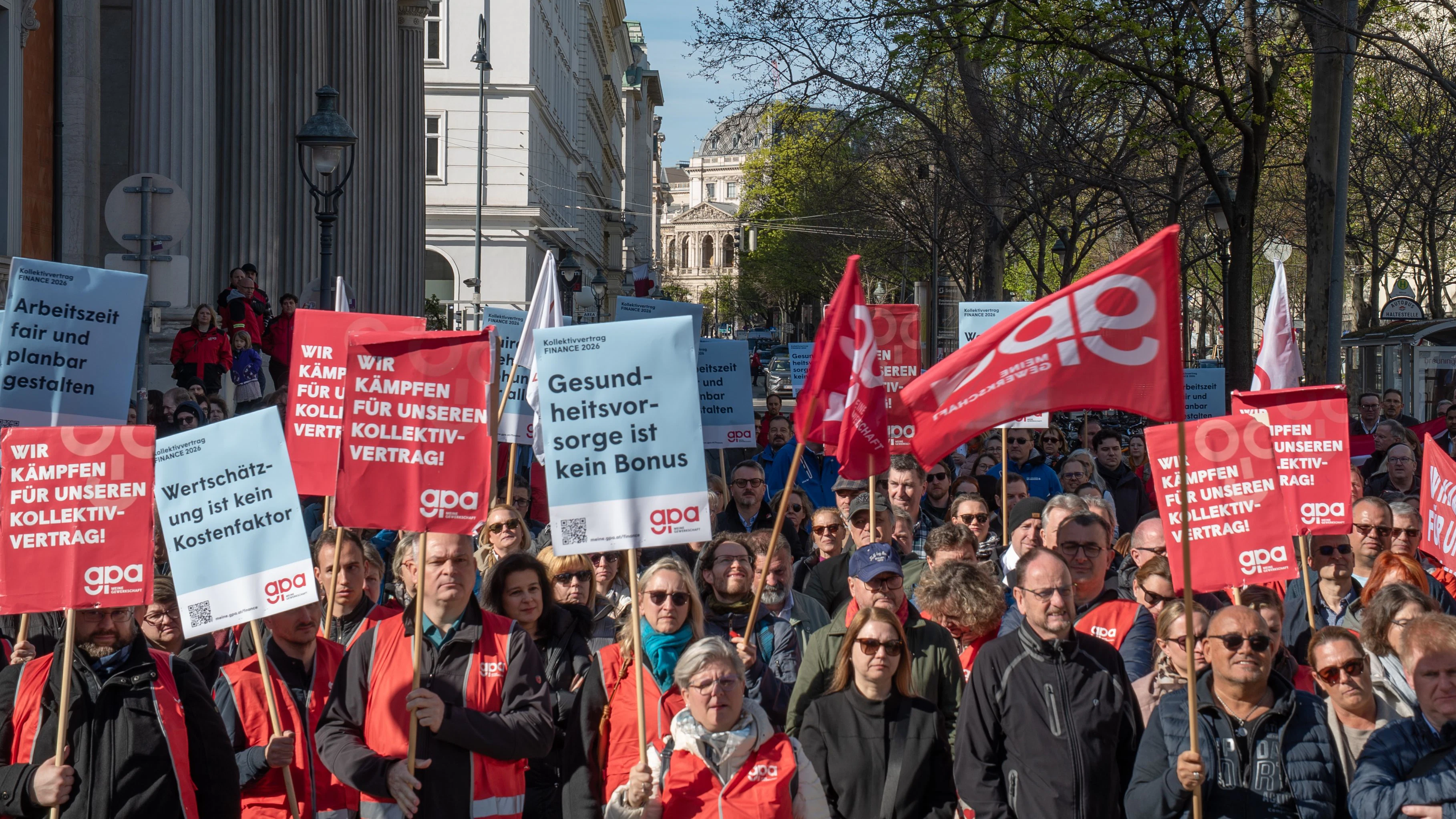 Heute.at - Banker-Proteste in Wien – KV-Verhandlungen eskalieren