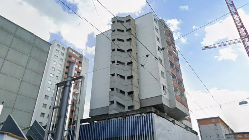 Das umstrittene Haus in de Nähe vom Hauptbahnhof hat mehr als 120 Wohnungen.