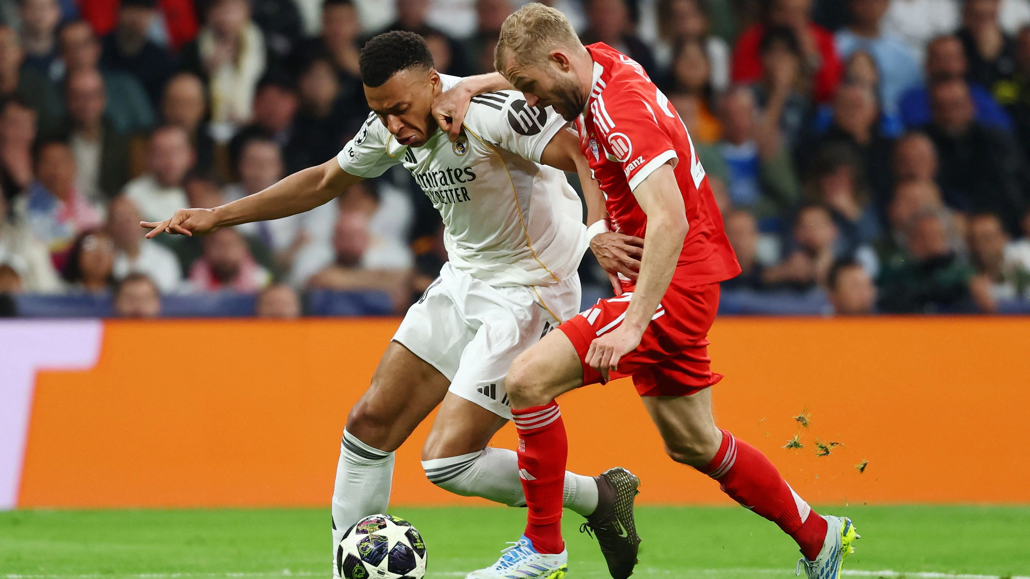 Konrad Laimer im Zweikampf mit Superstar Kylian Mbappe.