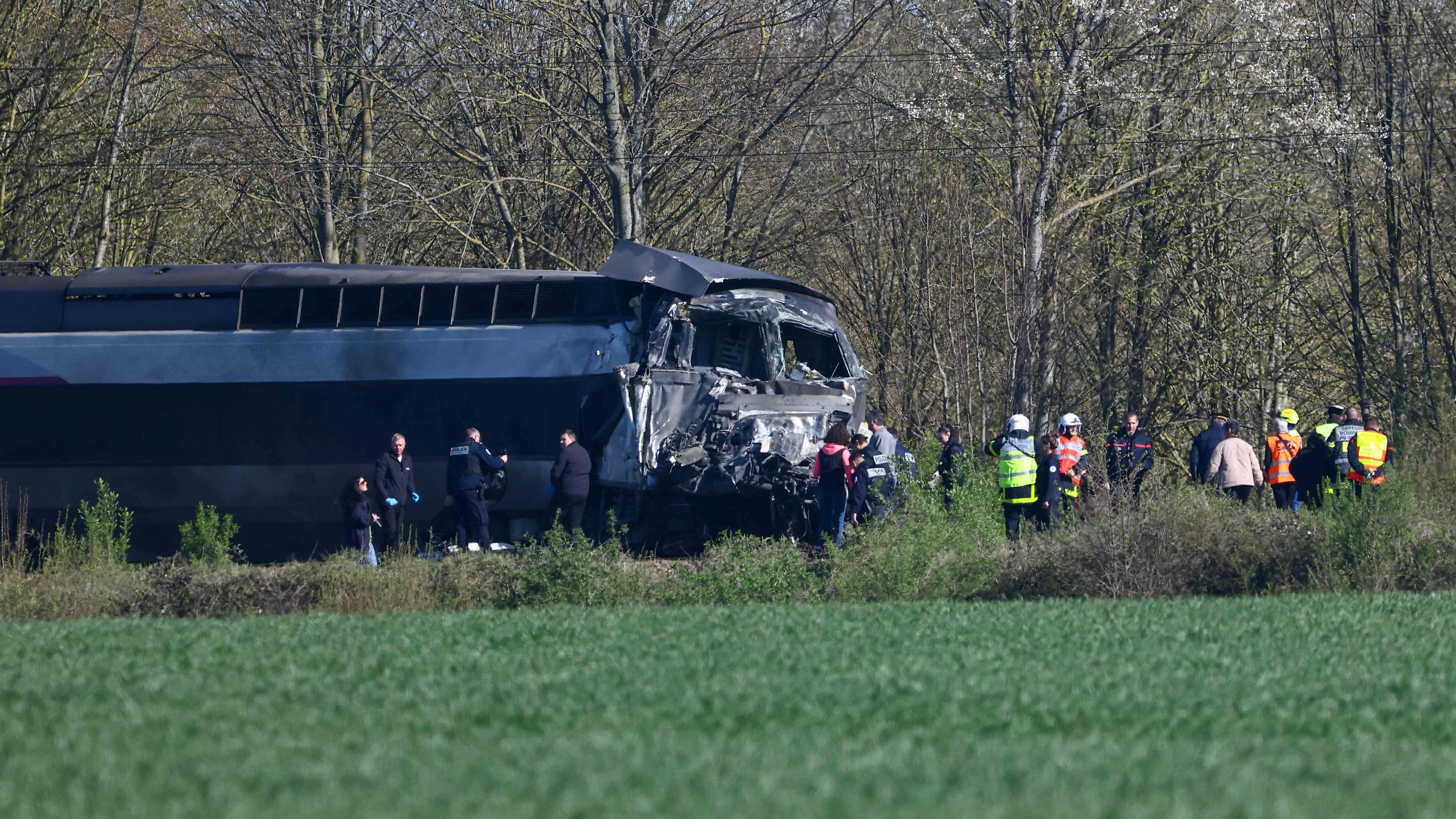 Heute.at - TGV kracht in Lastwagen: Lokführer tot, 27 Verletzte