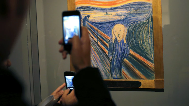 Segen oder Fluch? Im Staatsfonds Norwegens liegen schon 1,9 Billionen Euro. Genug Geld für die Politik, um der Bevölkerung (und sich selbst) jeden Wunsch von den Augen abzulesen. Aber plötzlich zeigt Norwegen die Fallstricke des Wohlstands auf.