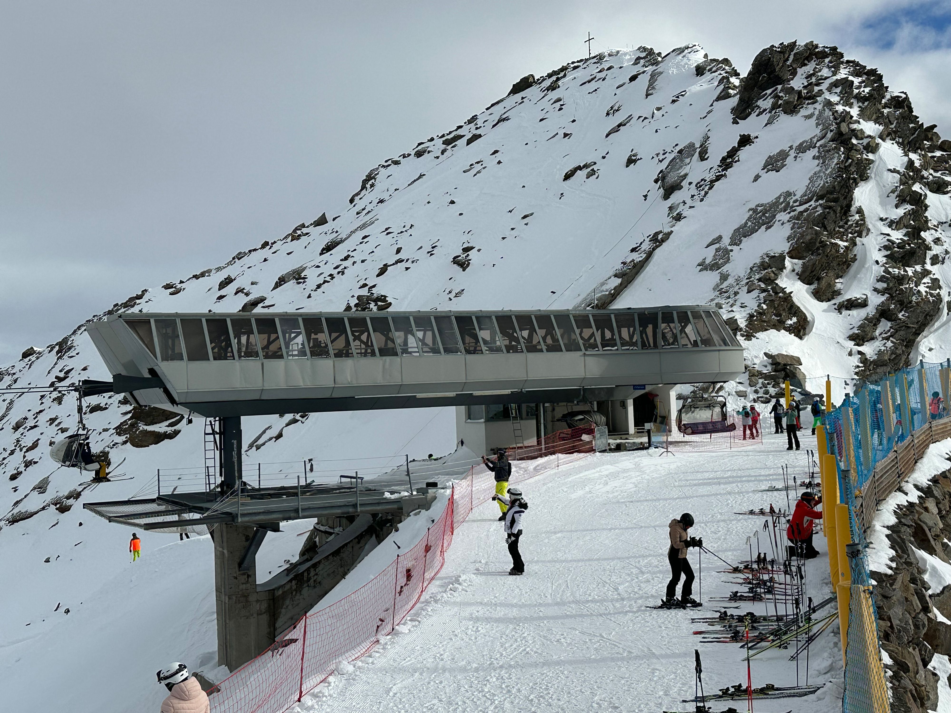 Die drei Personen waren in Richtung der Bergstation Wurmkogel abgefahren.
