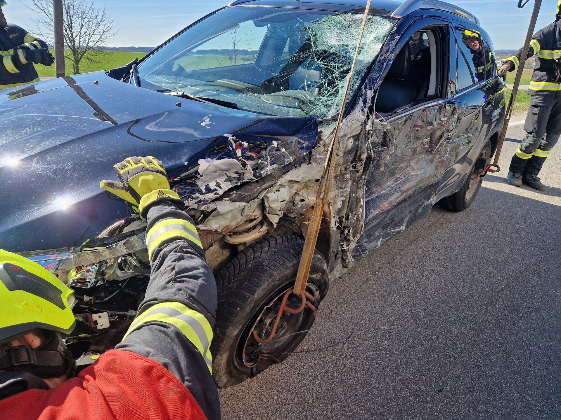 Am 7. April krachten ein Lkw und ein Pkw zusammen. Die Ursache dafür ist noch unbekannt.