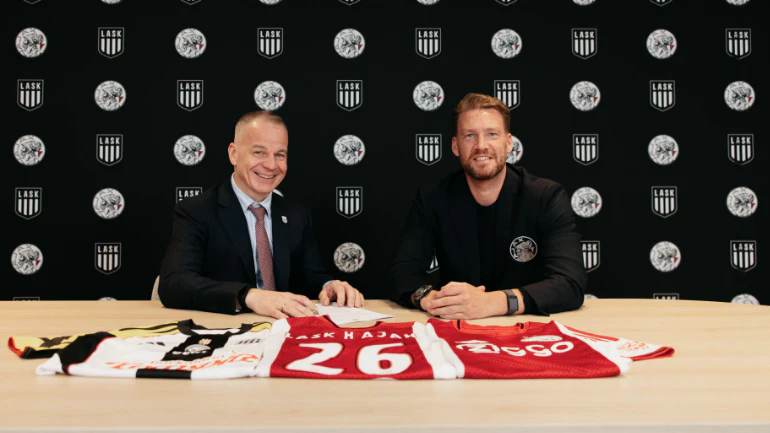 Sigi Gruber und Ajax-Sportdirektor Marijn Beuker.
