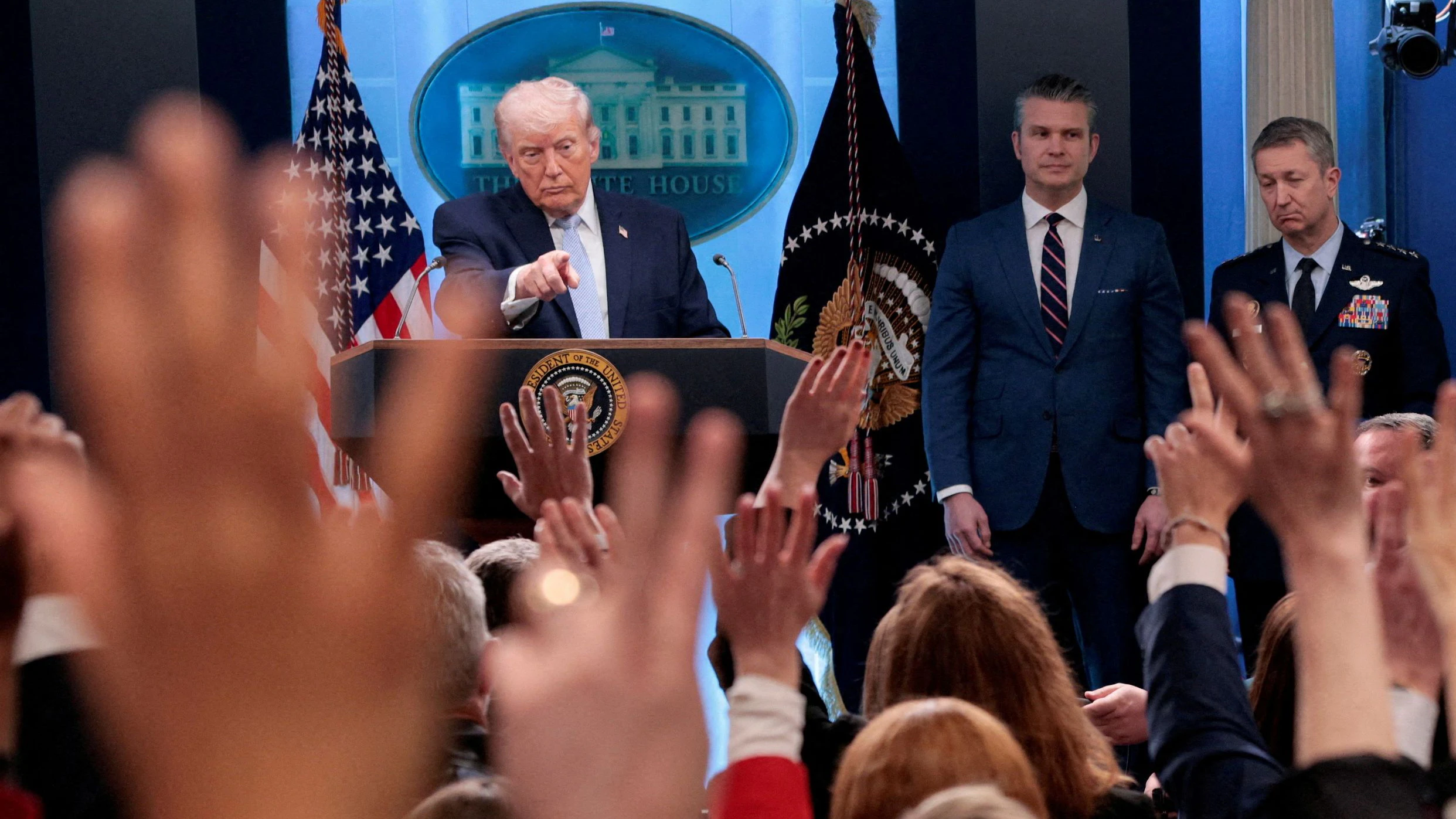 Heute.at - Waffenpause! Wie es dazu kam, ob Tanken billiger wird