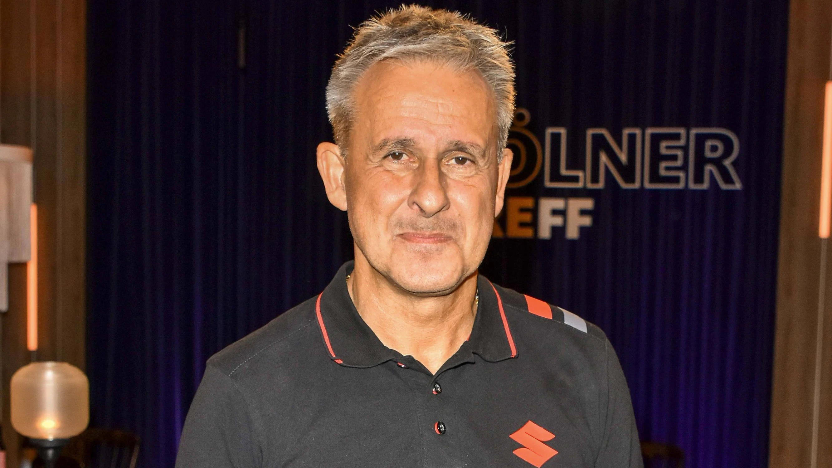 Pierre Michael Litti Littbarski ist ein ehemaliger deutscher Fußballspieler.