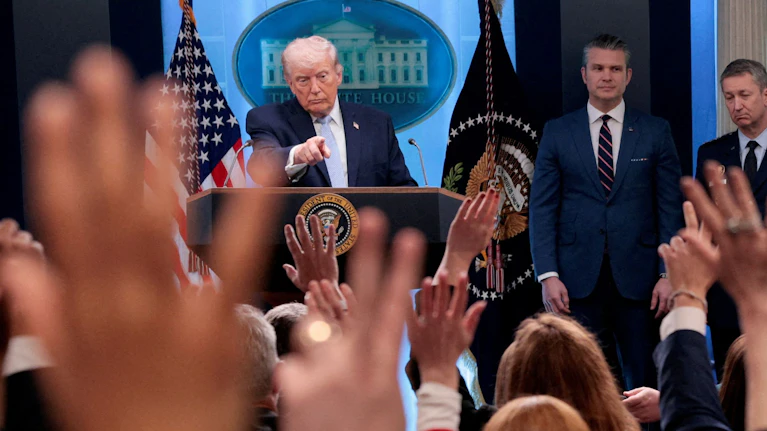 Im letzten Moment einigten sich der Iran und die USA doch noch auf einen Waffenstillstand – vermittelt von Pakistan. Nun beginnt ein zweiwöchiger Poker um die Zukunft. Es geht um Milliarden an Mautgebühr für die Straße von Hormus und um viel Männer-Ego.