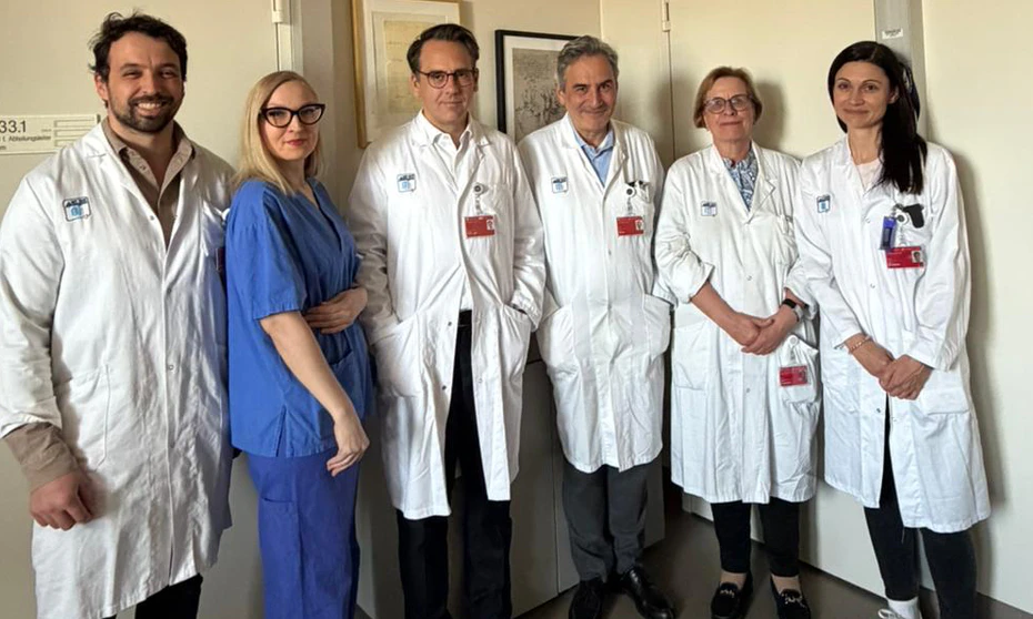 Das Lebensretter-Team v.l.n.R.: Doz. Werner (Operateur), Sorina Basascu OP Pflege, Prof. Daniel Zimpfer, Prof. Marek Ehrlich (Herzchirurgie), Professor Edda Tschernko Anästehsie, Prof. Julia Dunfarth (Herzchirurgie)