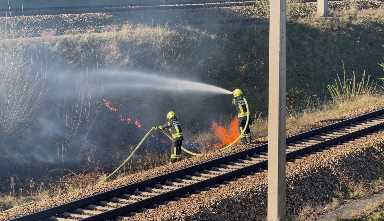 Heute.at - Zug-Chaos! Weststrecke wegen Großeinsatz gesperrt