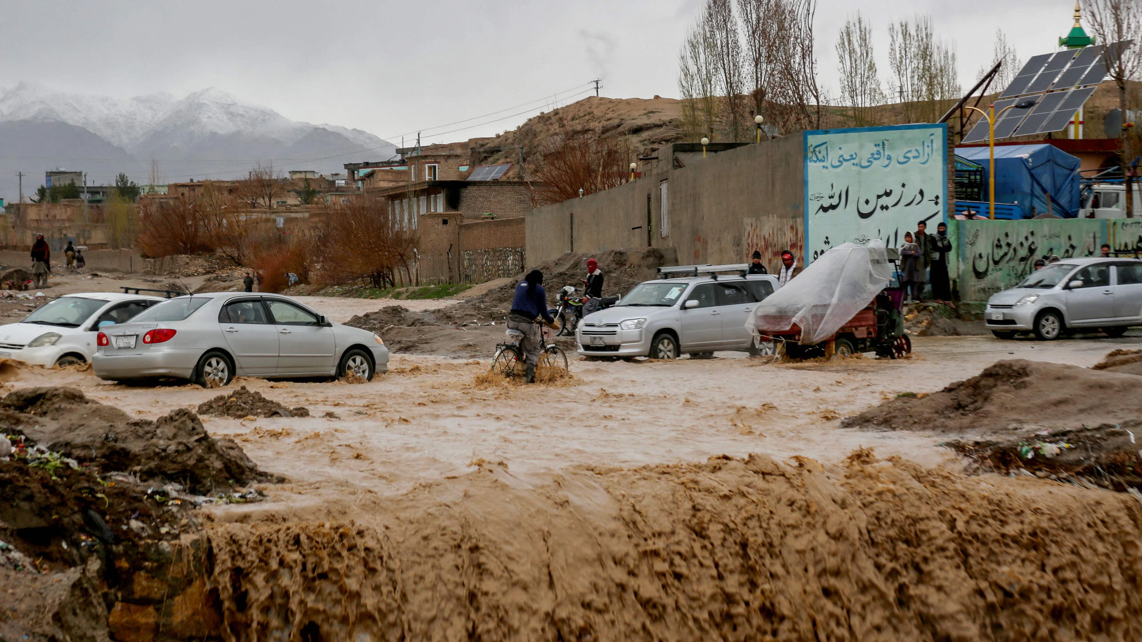 In Afghanistan und PAkistan haben schwere Unwetter unzählige Todesopfer gefordert. 