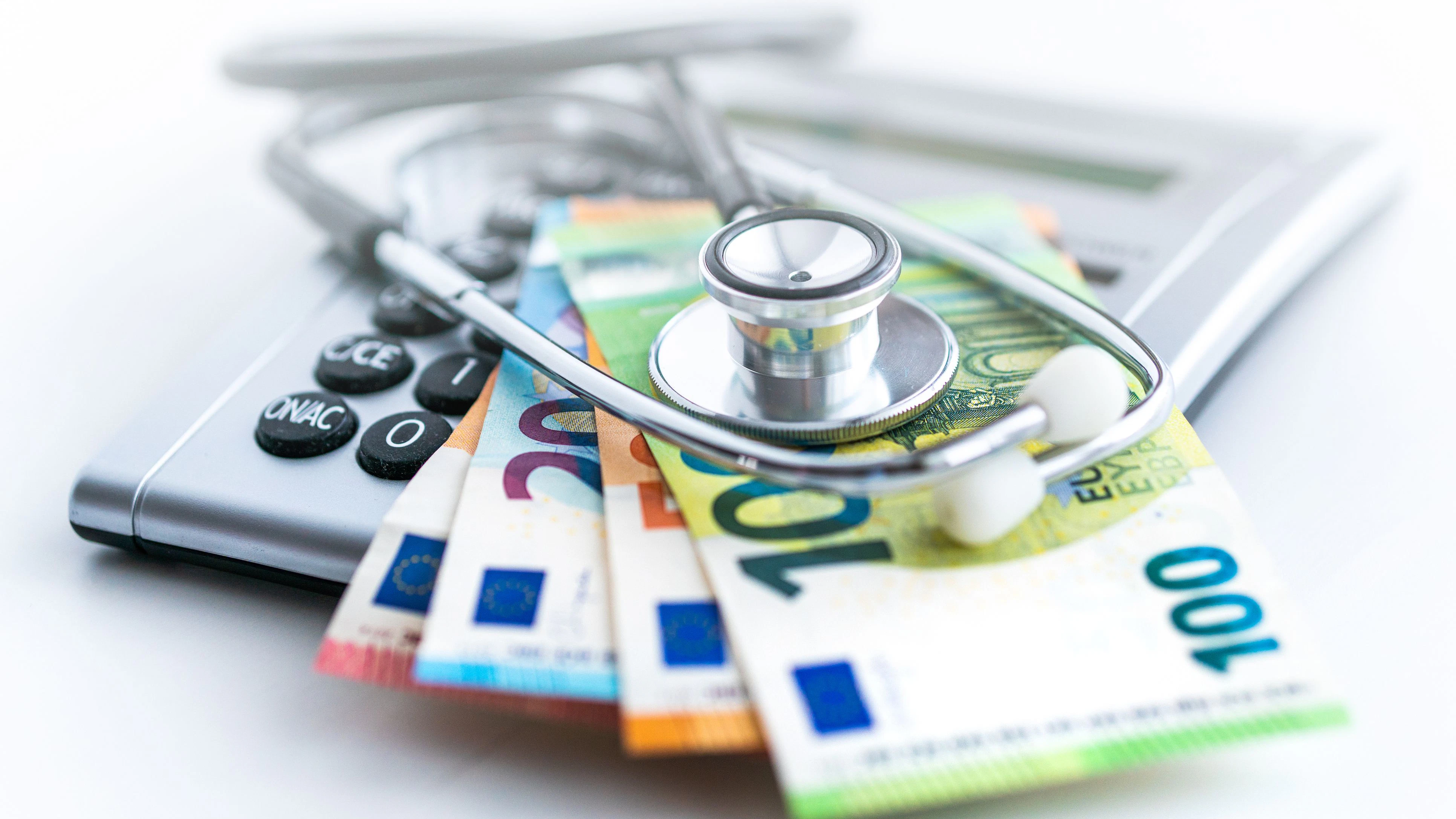 Selbstbehalte beim Arztbesuch sollen einen Beitrag zur Sanierung des maroden Staatsbudgets leisten.