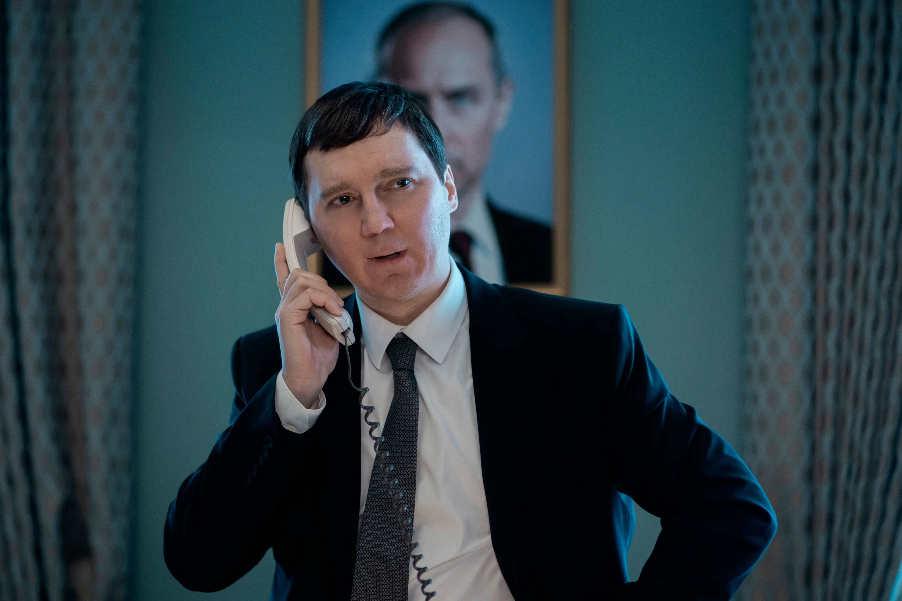 Der Mann, der Putin "machte": Vadim Baranov (Paul Dano) ist "Der Magier im Kreml"