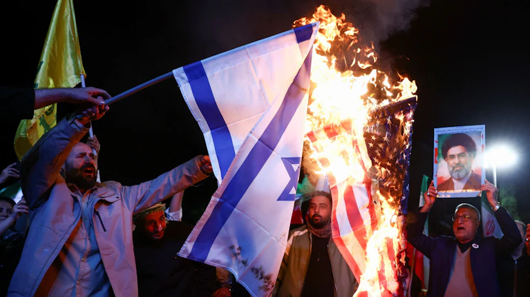 Die Waffenruhe ist brüchig, die Verhandlungen über ein Kriegsende hängen am seidenen Faden. Der Iran fordert, dass Israel auch seine Angriffe auf den Libanon einstellt, sonst werde die Straße von Hormus nicht geöffnet. Friedensgespräche seien derzeit 