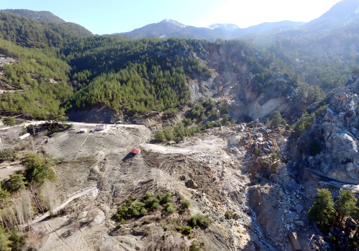 Fatale Folgen: ein Erdrutsch kann ganze Ortschaften verschütten.