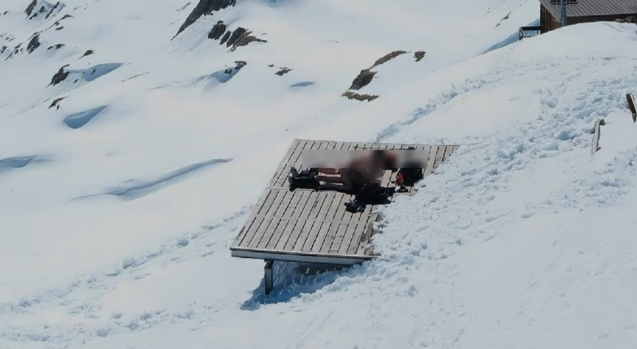 Das Paar war nicht zu übersehen.