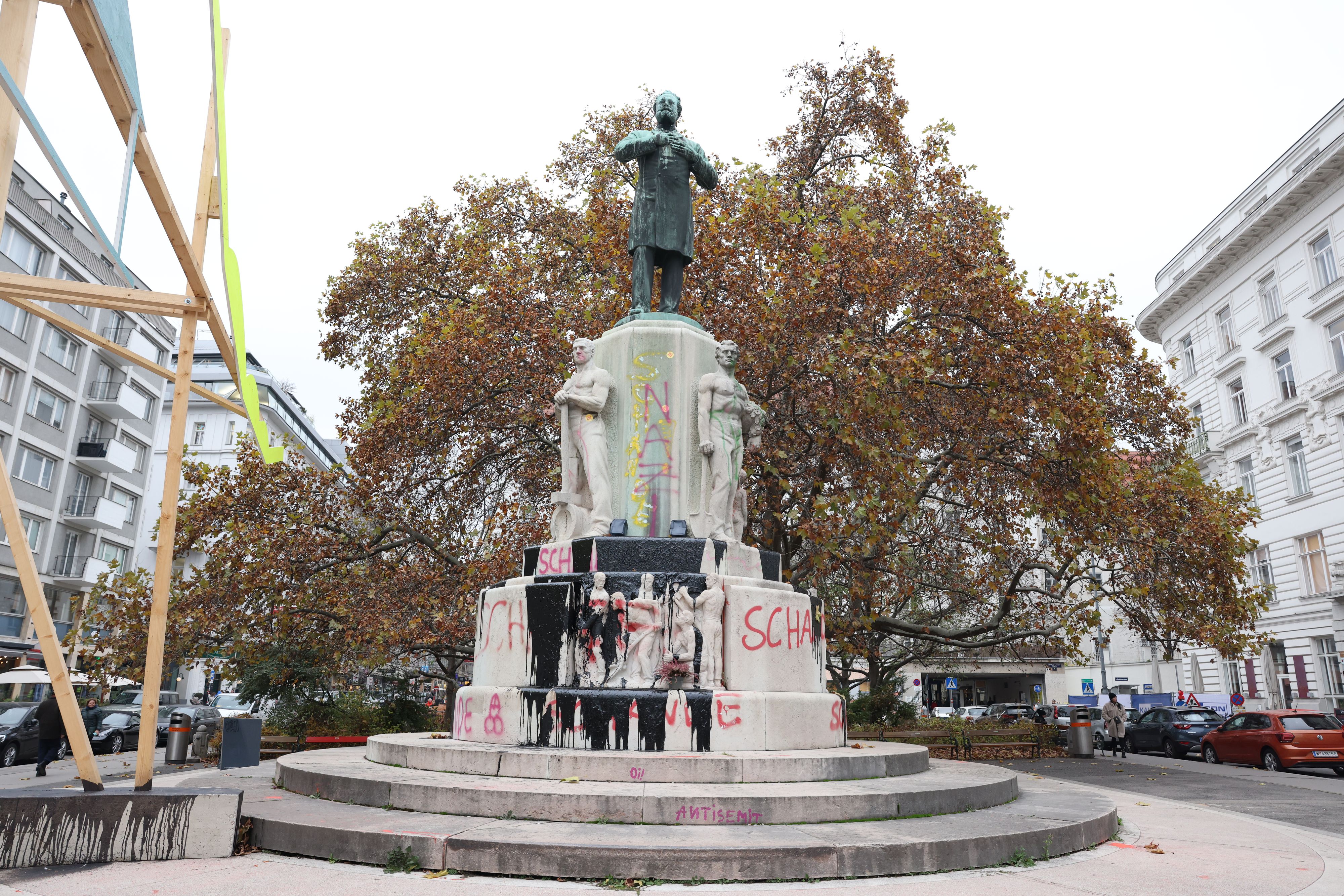 Die umstrittene Lueger-Statue am Wiener Stubentor wurde mehrfach beschmiert - sie steht seit Jahren im Zentrum heftiger Debatten.