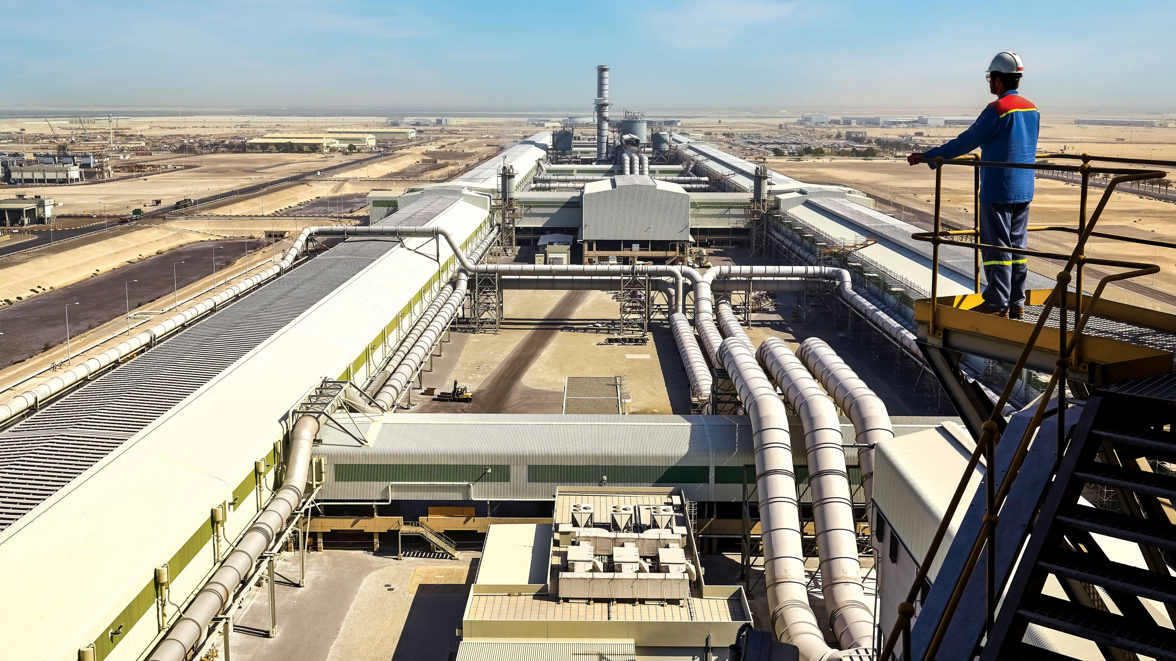 Al Taweelah, eine Schmelzhütte in Abu Dhabi, wurde schwer getroffen