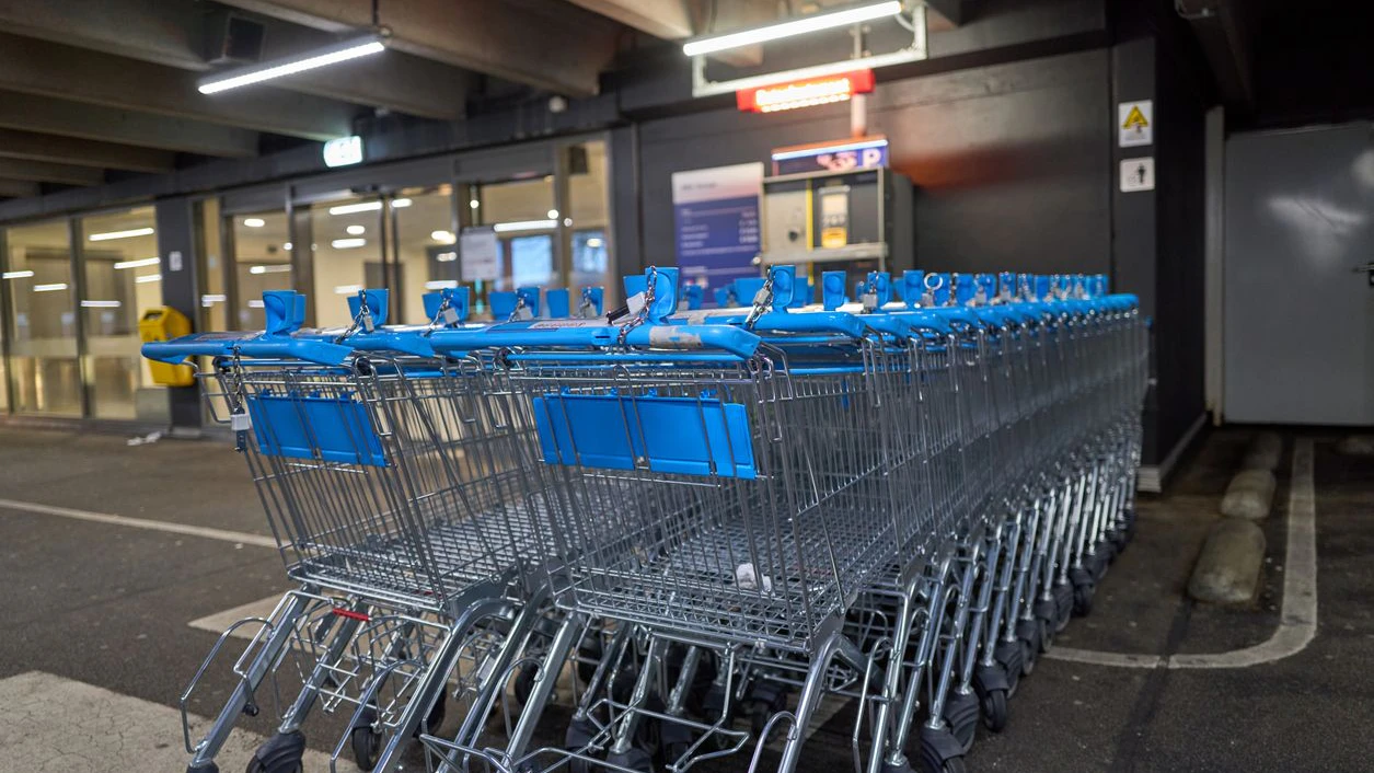 Über 300 Einkaufswagen soll der Mann gestohlen haben. (Symbolbild)