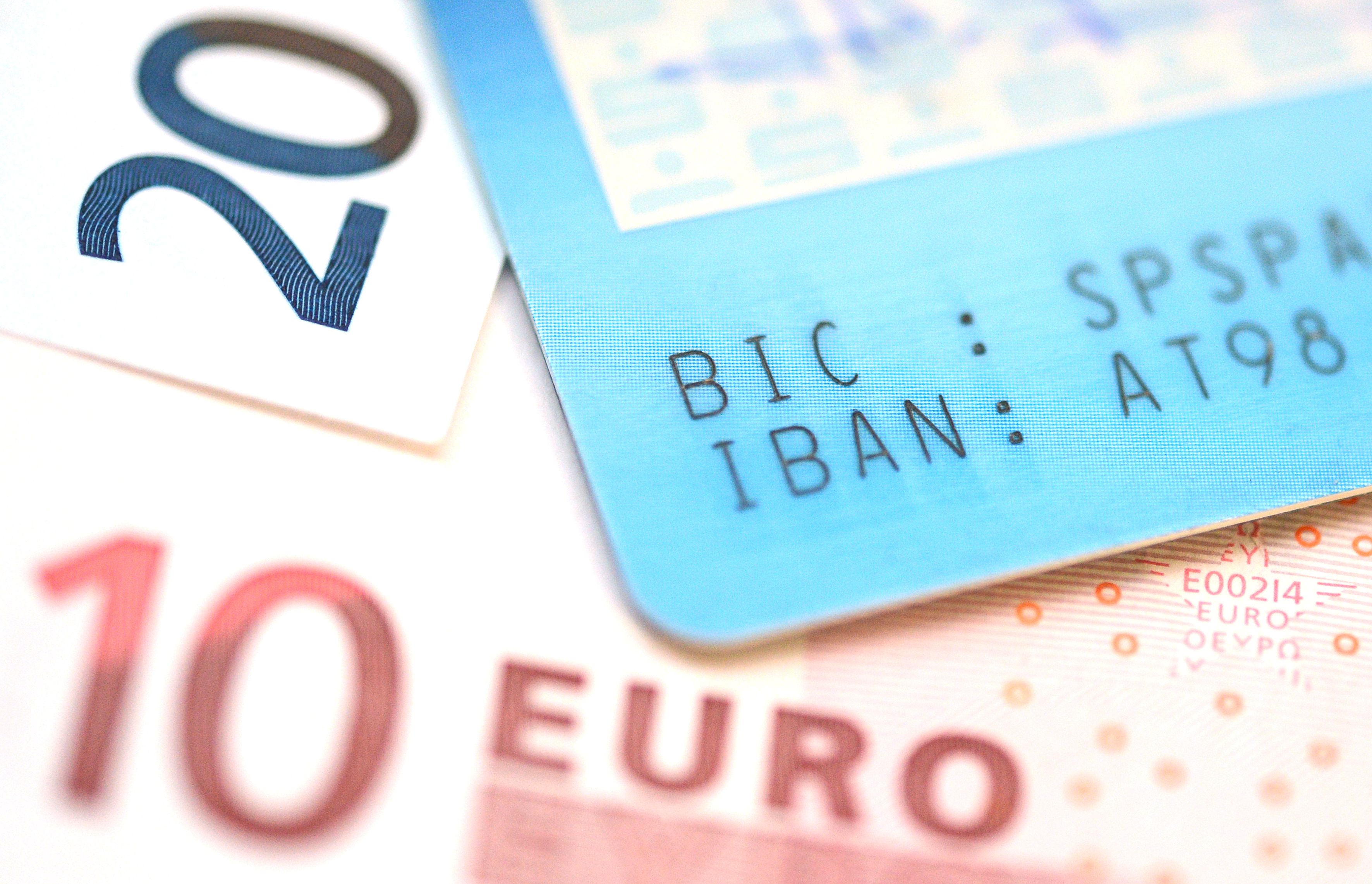 Zehntausende Bank-Kunden brauchen bald einen neuen IBAN.