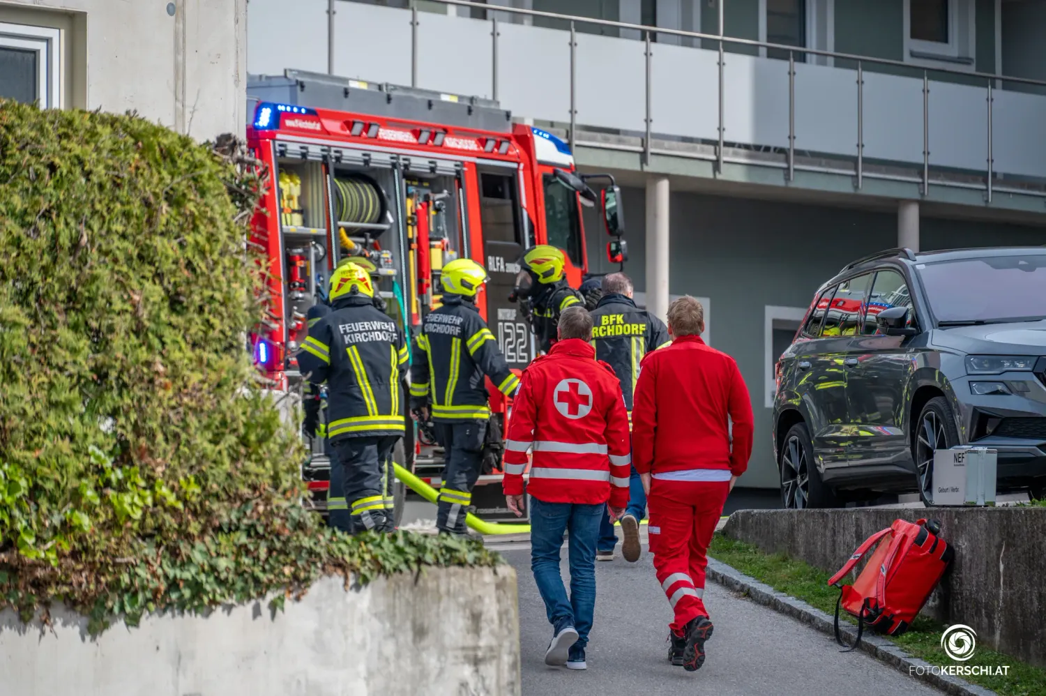 Zahlreiche Helfer waren bei dem Brand in Kirchdorf im Einsatz.
