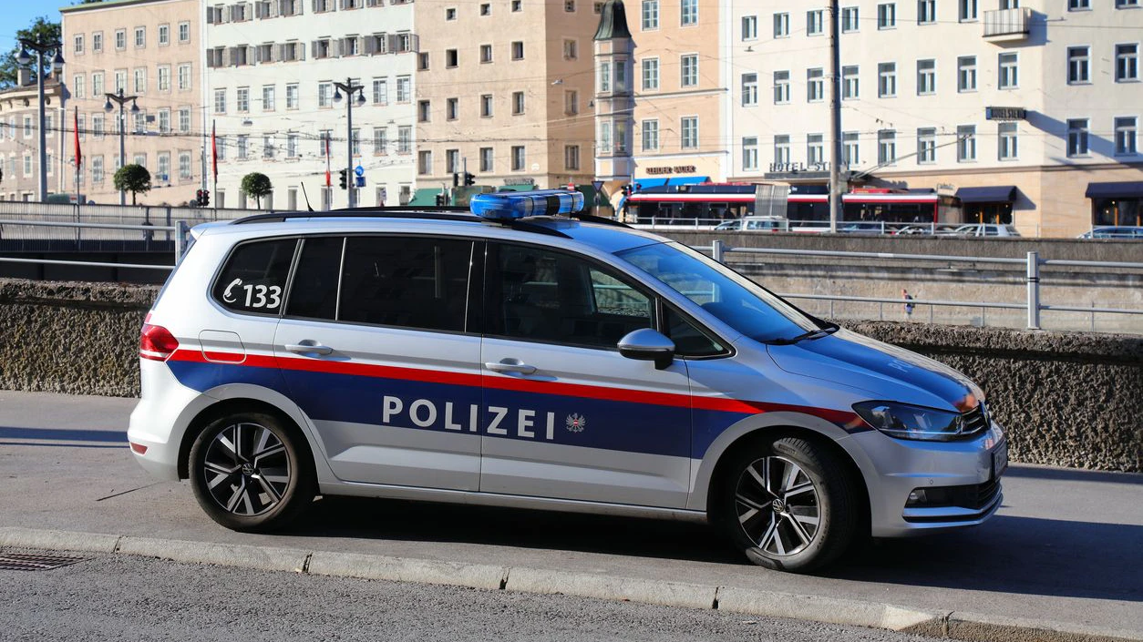 Die Polizei steht im Großeinsatz. (Symbolbild)
