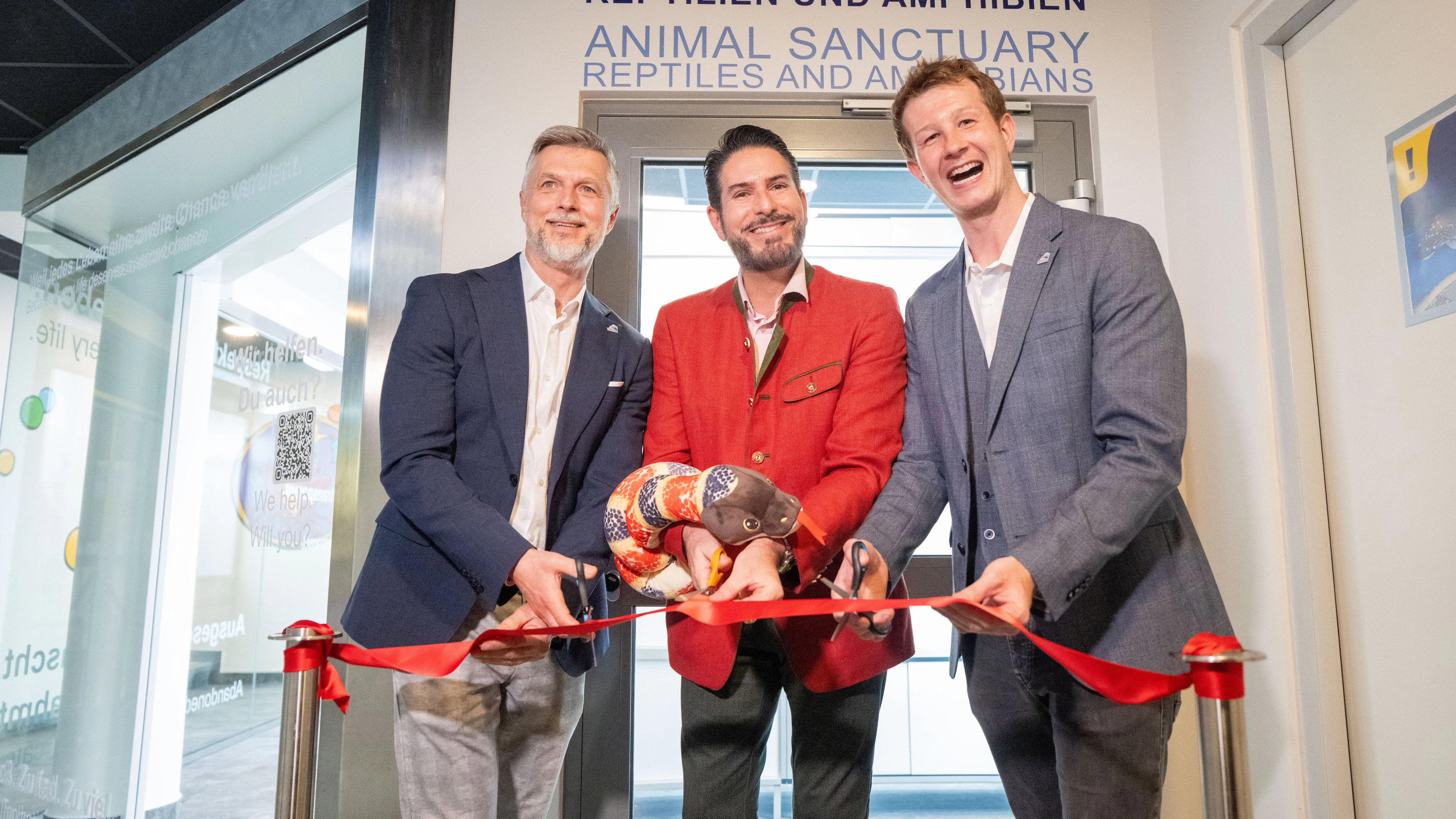  vlnr.: GF Hans Köppen, Kammersänger Clemens Unterreiner und Zoodirektor Jeff Schreiner (Haus des Meeres) am Mittwoch, 08. April 2026, während der Eröffnung der neu gebauten Auffangstation für verwahrloste und beschlagnahmte Reptilien und Amphibien im Haus des Meeres in Wien. 