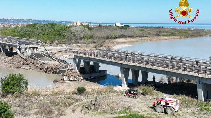 Der Erdrutsch sorgt für Chaos in Süditalien.