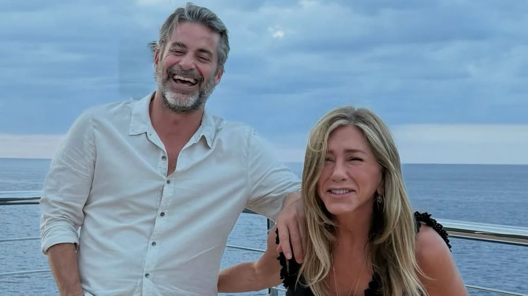 Wie verliebt sie sind, zeigen Jennifer Aniston und Jim Curtis auch immer wieder auf Instagram.