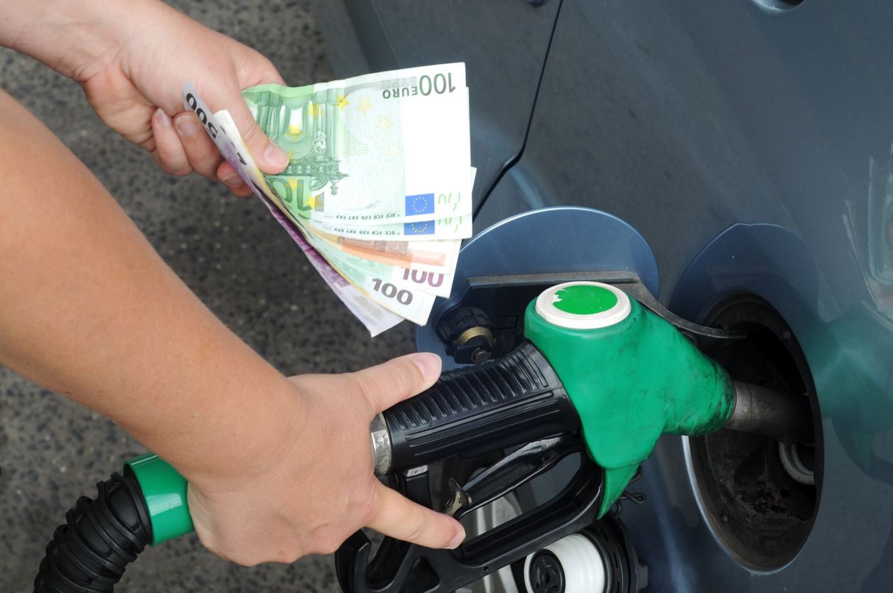 Wer beim Tanken im Ausland nicht aufpasst, zahlt drauf.
