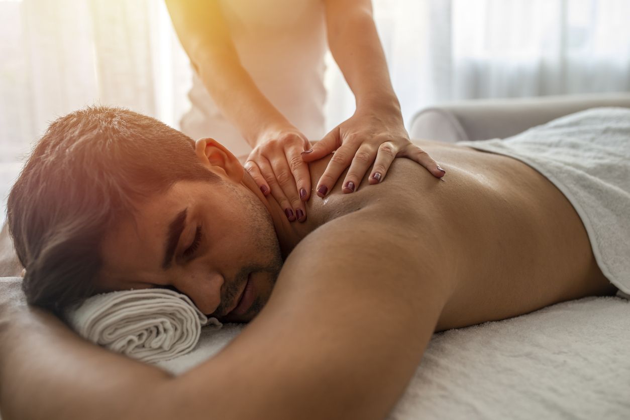Ein kleines Detail mit großer Wirkung: Was du vor einer Massage trinkst, könnte entscheidend für deine Entspannung sein.