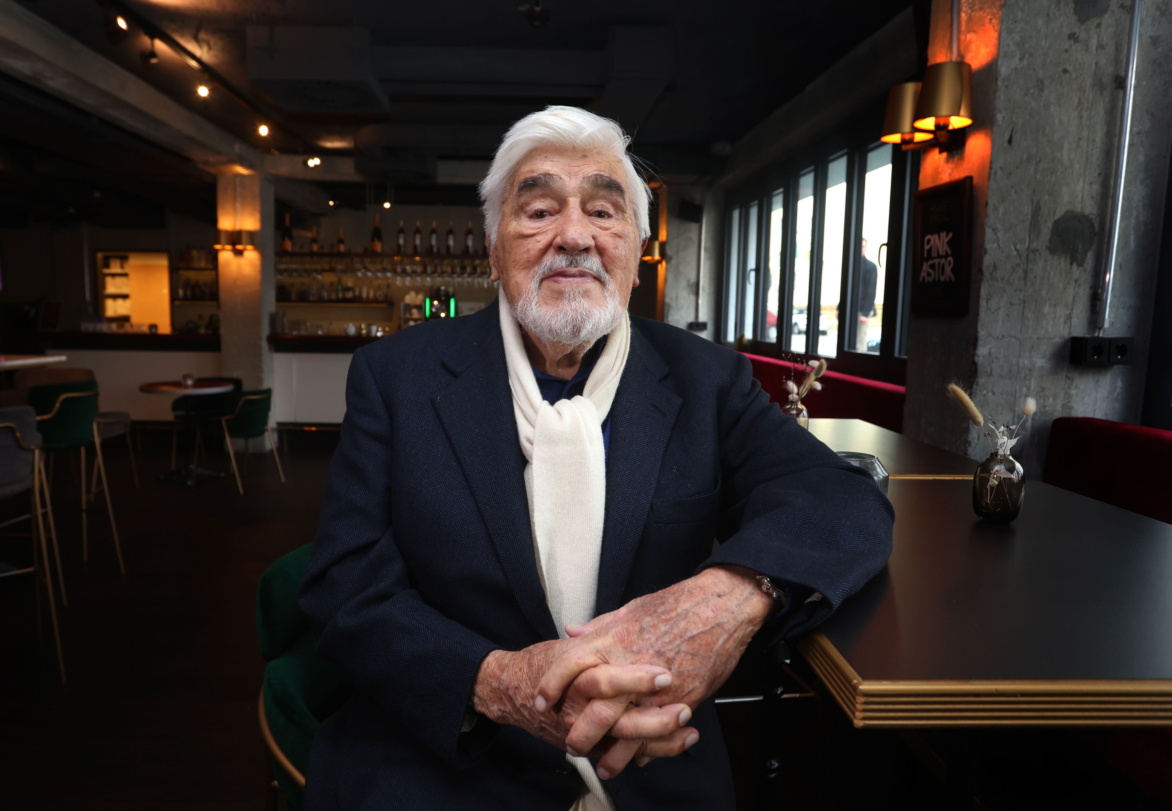 Mario Adorf hinterlässt Ehefrau Monique, Tochter Stella sowie Enkel Julius.