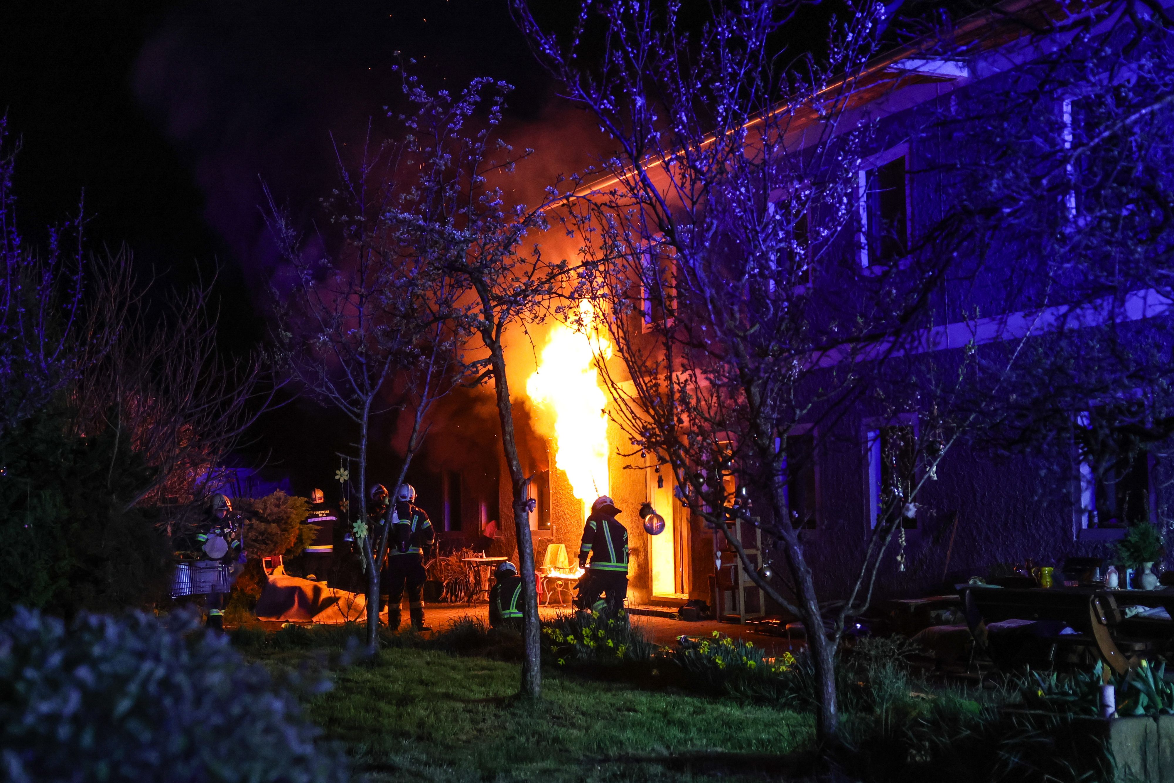 Beim Eintreffen der Feuerwehr stand der Bauernhof schon in Brand.