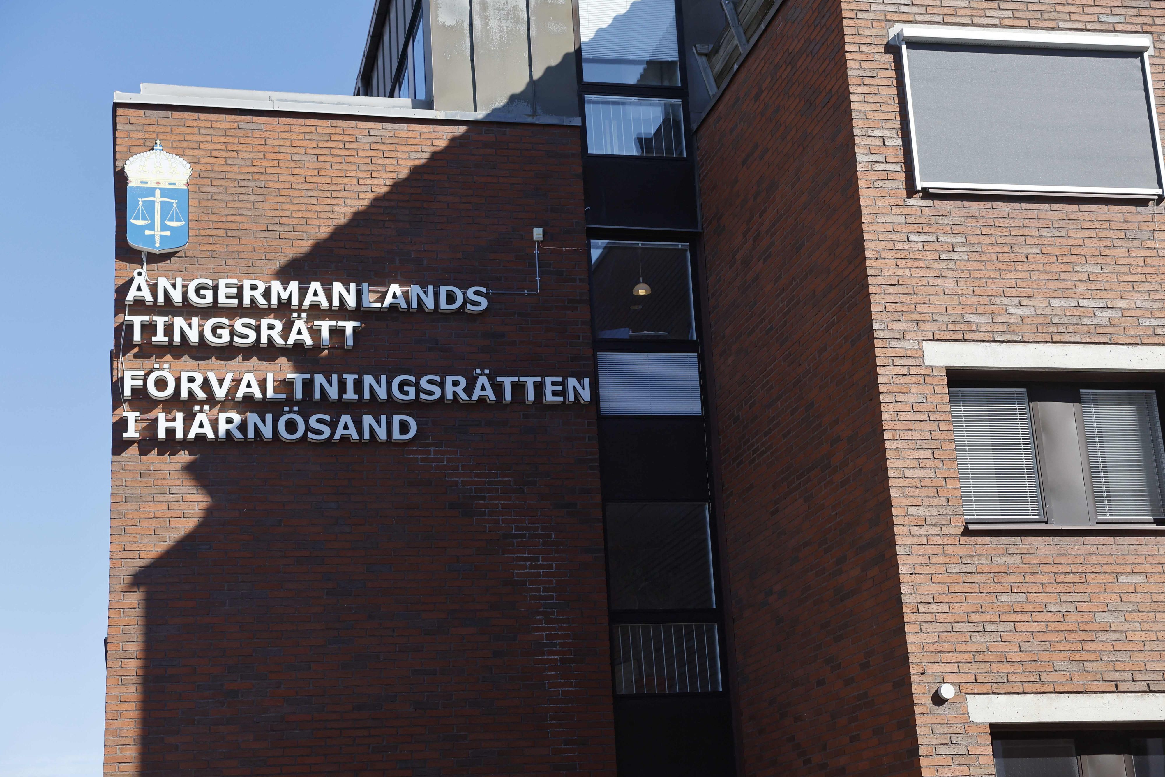 In diesem Gebäude findet der Prozess statt. 